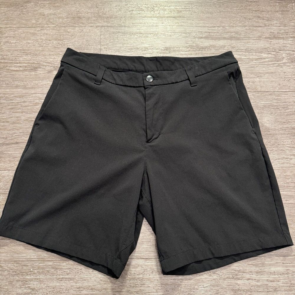 Lululemon Shorts Mens 33 Black Commission 8" Golf Shorts WovenAir Fabric‎ Vented
